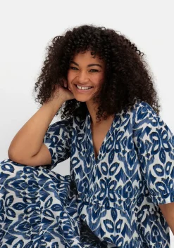 Maxikleid mit Ornamentdruck und Stufenrock