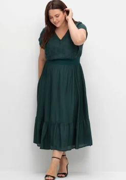 Maxikleid mit Smokbund und Volant am Saum