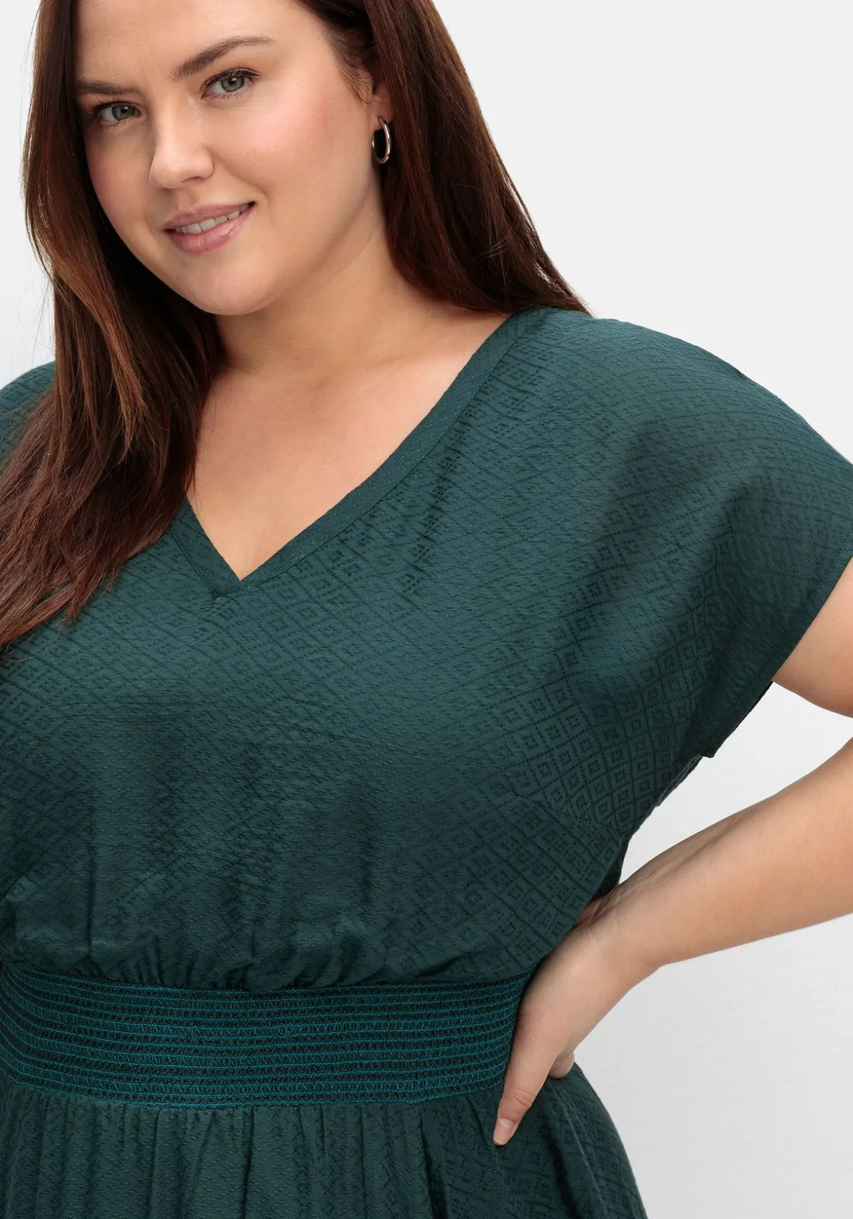 Maxikleid mit Smokbund und Volant am Saum