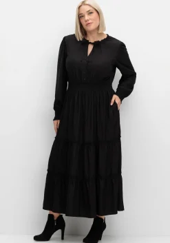 Maxikleid mit Smokbund und Volantrock