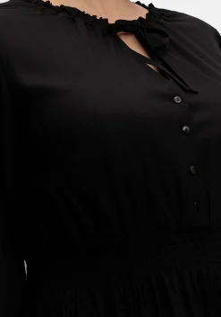 Maxikleid mit Smokbund und Volantrock