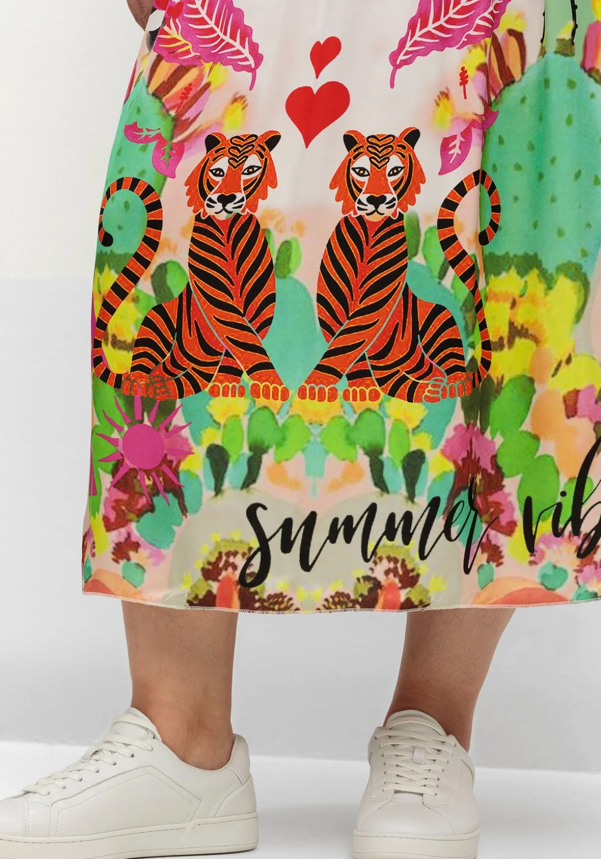 Maxirock aus Viskose-Satin, im Multicolor-Muster