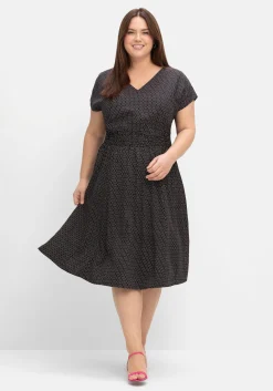 Midikleid mit Smokbund und weitem Rock