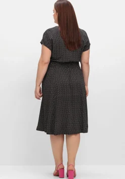 Midikleid mit Smokbund und weitem Rock