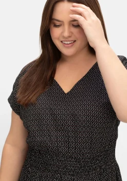 Midikleid mit Smokbund und weitem Rock