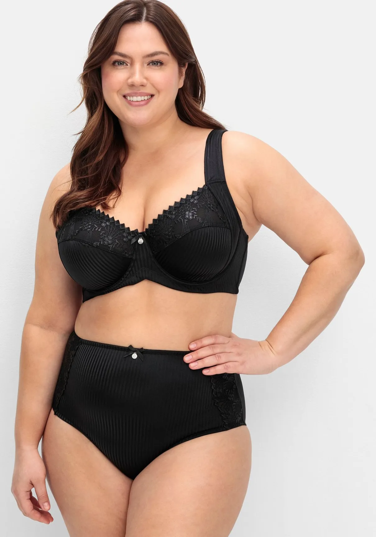 Minimizer-BH mit floraler Spitze und tonigen Streifen