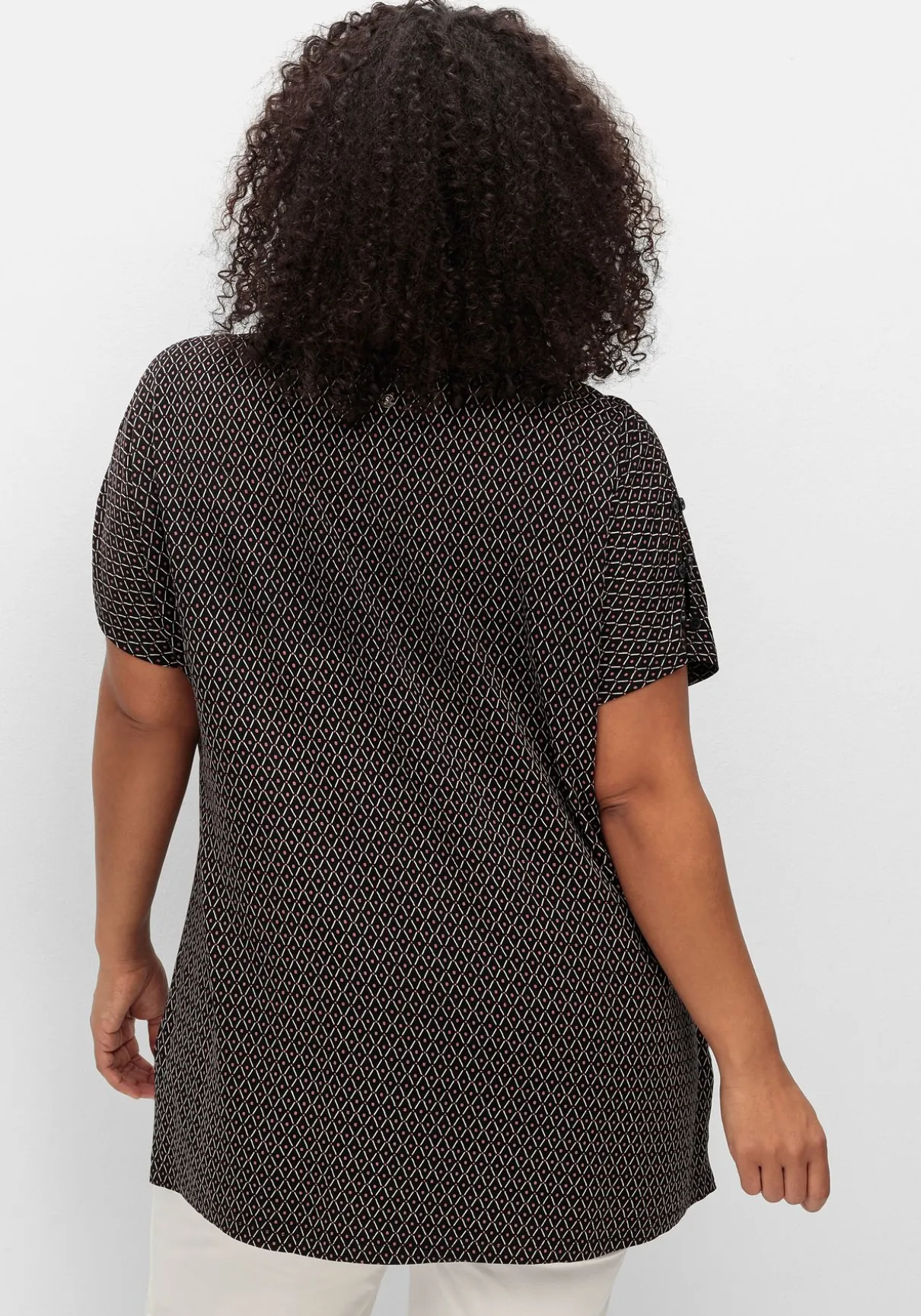 Oversize-Tunika mit Cut-outs an den Ärmeln