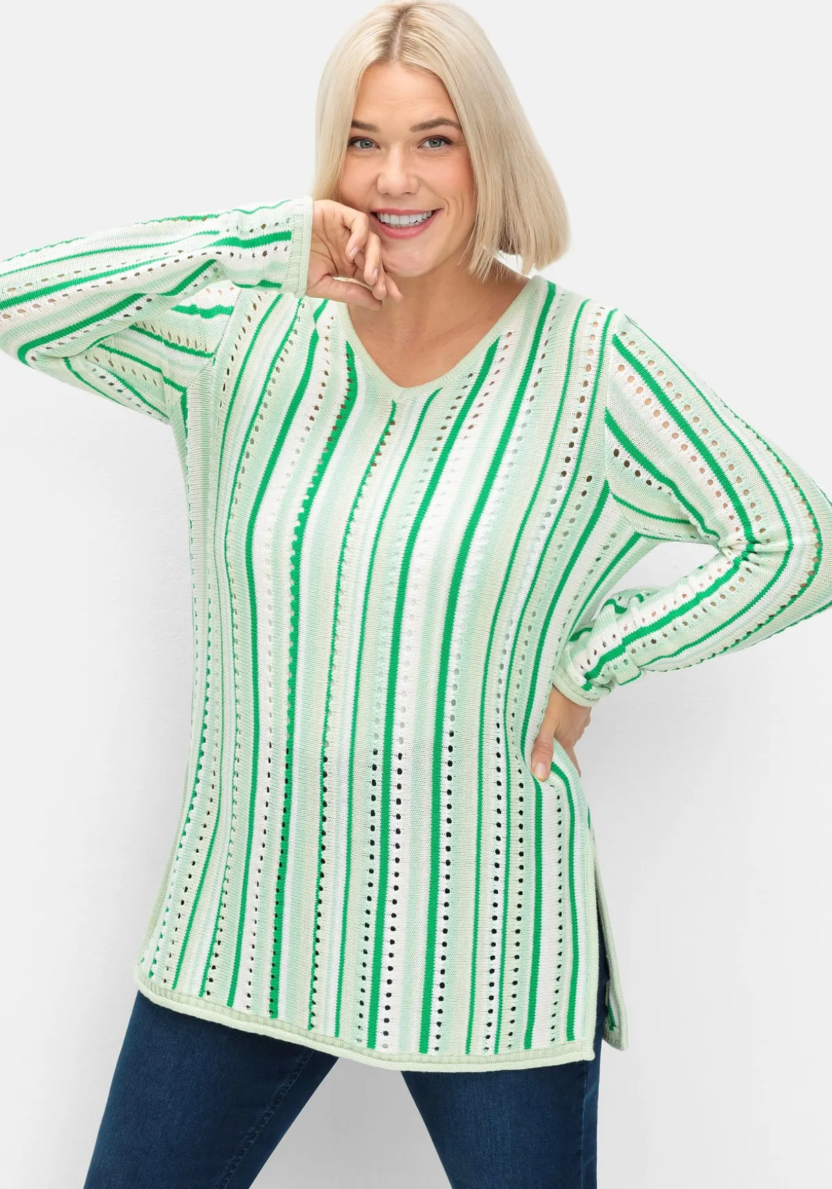 Pullover aus Ajourstrick, mit Längsstreifen