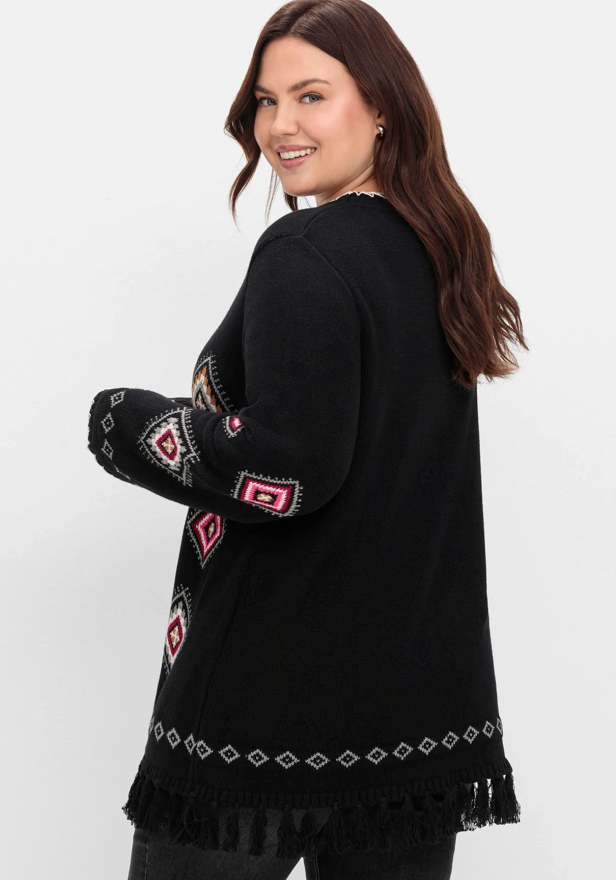 Pullover mit Ethnomuster und Fransen