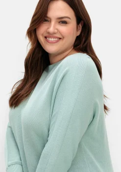 Pullover mit U-Boot-Ausschnitt