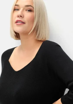 Pullover mit V-Ausschnitt, in Rippstruktur