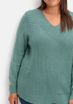 Pullover mit Zopfstrickmuster im Vorderteil