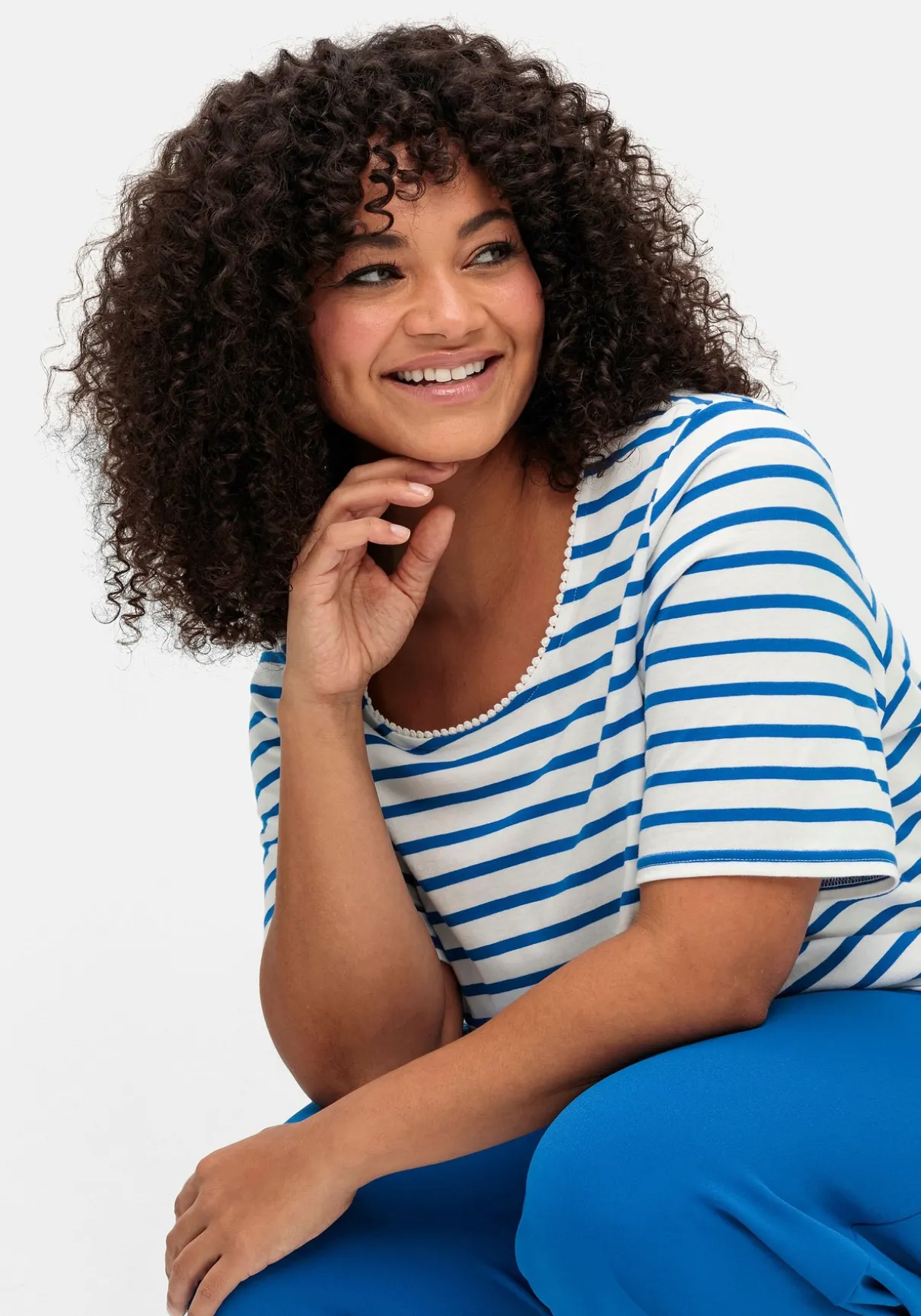 Ringelshirt mit Spitzenborte am Ausschnitt