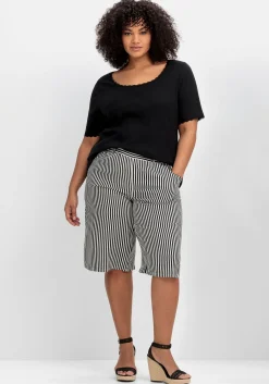 Rippshirt im Ajourmuster, mit Spitzendetails