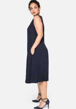 Ärmelloses Cocktailkleid mit Falten-Detail