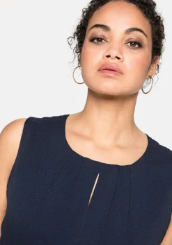 Ärmelloses Cocktailkleid mit Falten-Detail