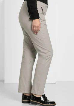 Schmal zulaufende Chinohose mit Bundfalten