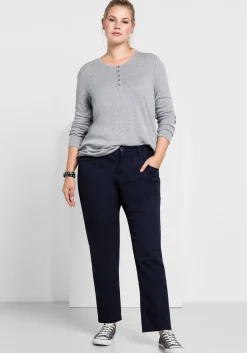 Schmal zulaufende Chinohose mit Bundfalten