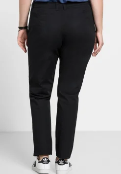 Schmal zulaufende Chinohose mit Bundfalten