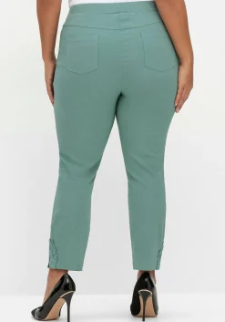 Schmale Bengalinhose mit Spitze am Saum