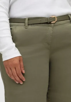 Schmale Chinohose mit Gürtel