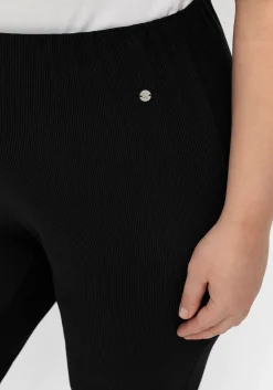 Schmale Hose in feiner Rippstruktur, mit Schlupfbund