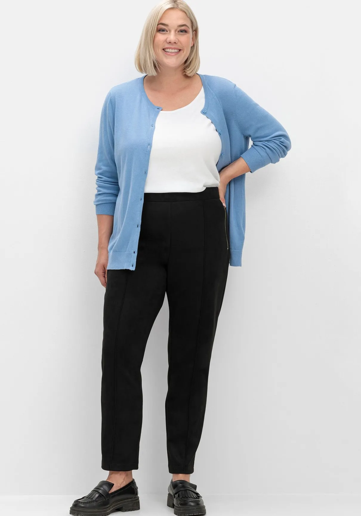 Schmale Hose in Velourslederoptik, mit Stretchbund