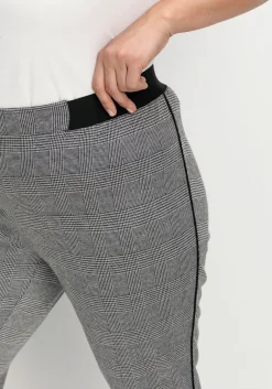 Schmale Hose mit grafischem Muster und Stretchbund