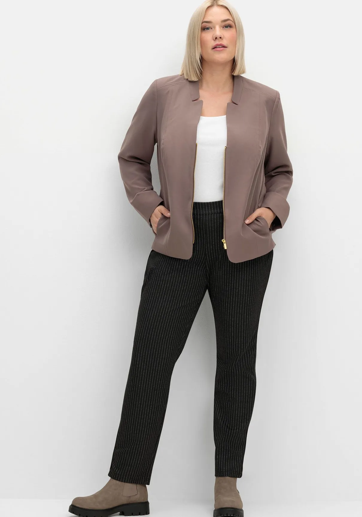 Schmale Hose mit grafischem Muster und Stretchbund