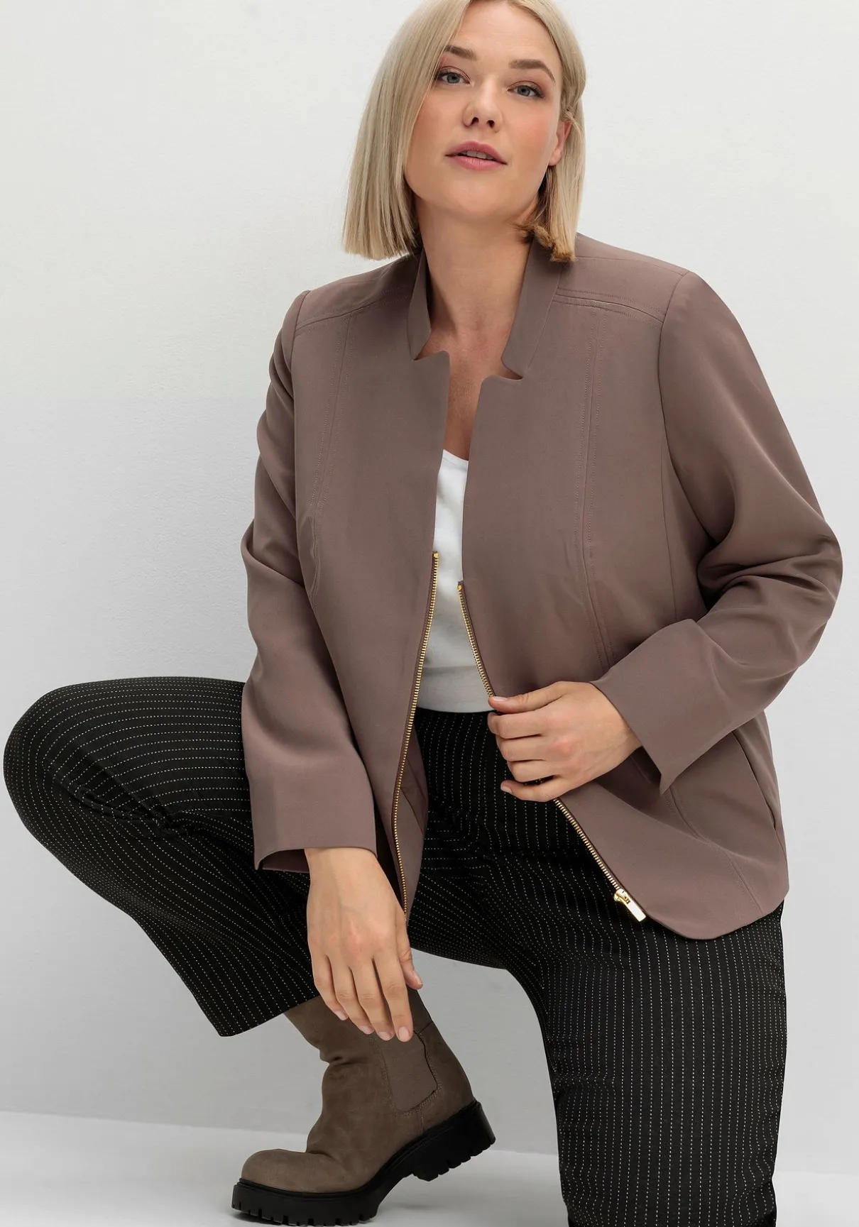 Schmale Hose mit grafischem Muster und Stretchbund