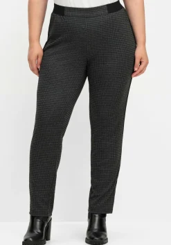 Schmale Hose mit grafischem Muster und Stretchbund