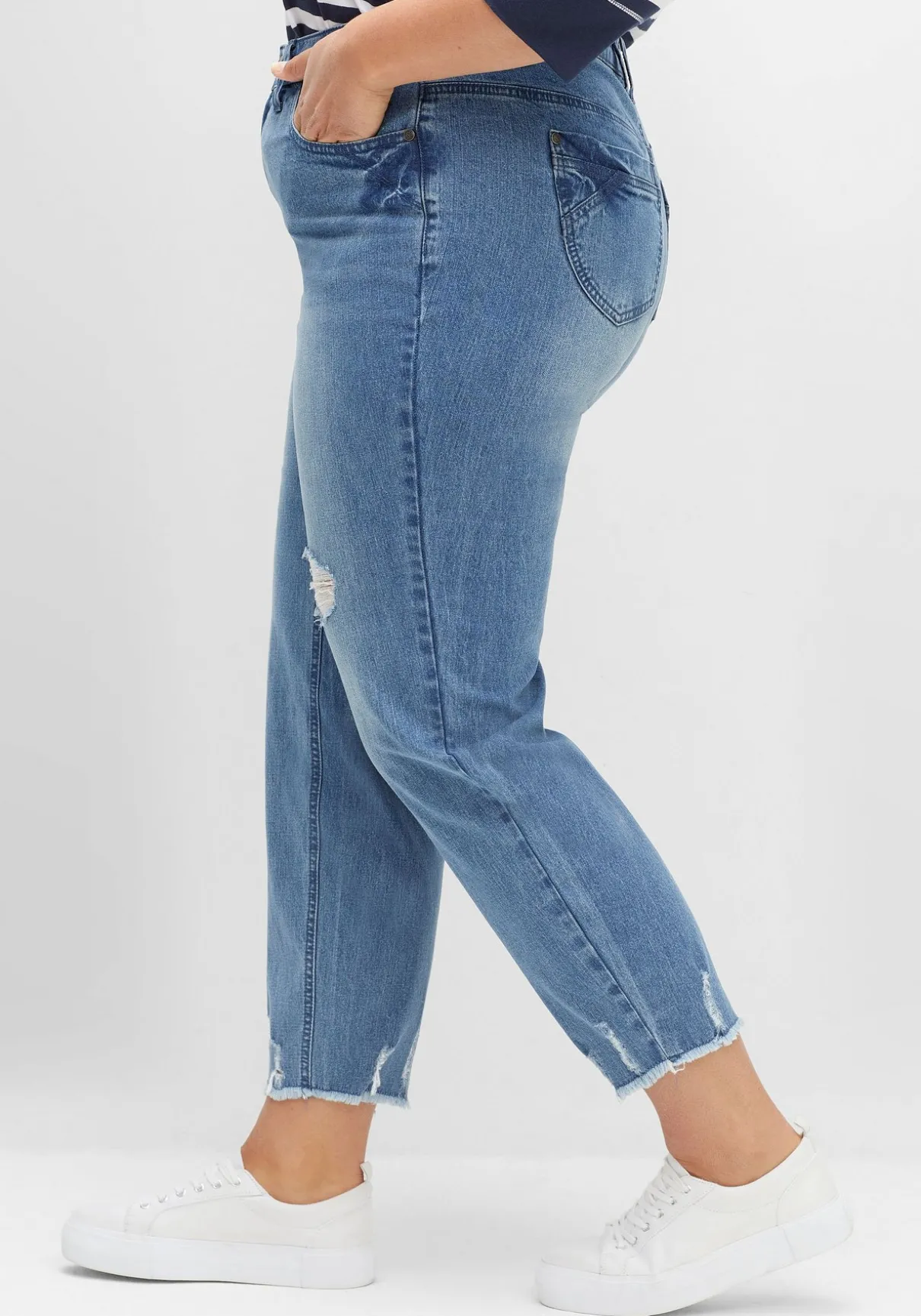 Schmale 7/8-Jeans mit Destroyed-Effekten