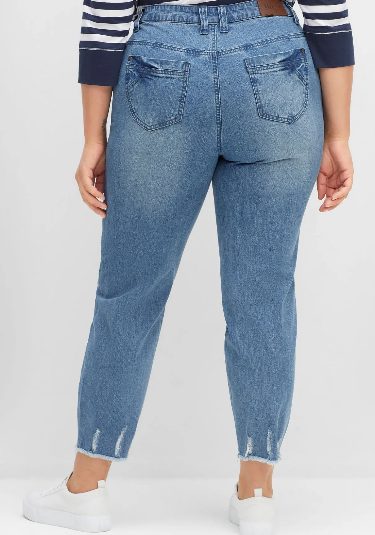 Schmale 7/8-Jeans mit Destroyed-Effekten