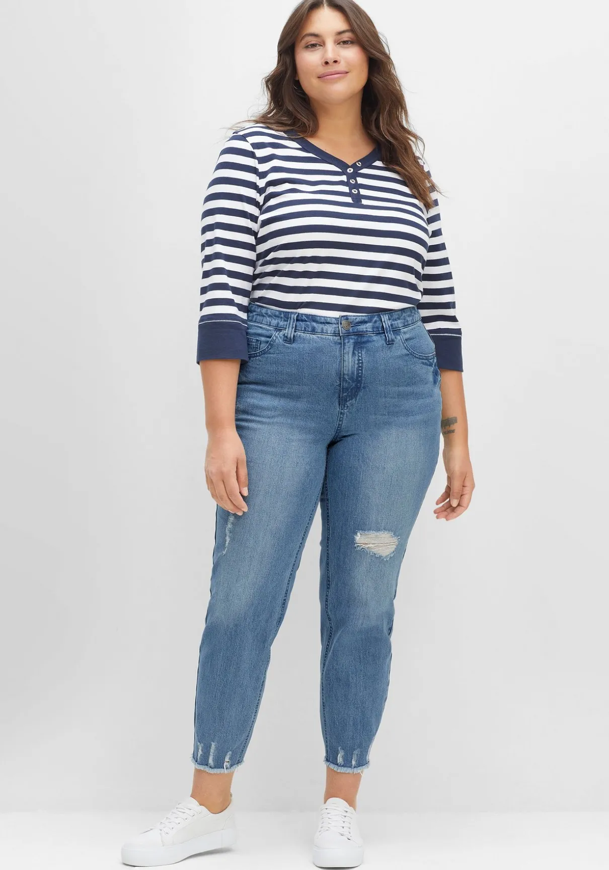 Schmale 7/8-Jeans mit Destroyed-Effekten