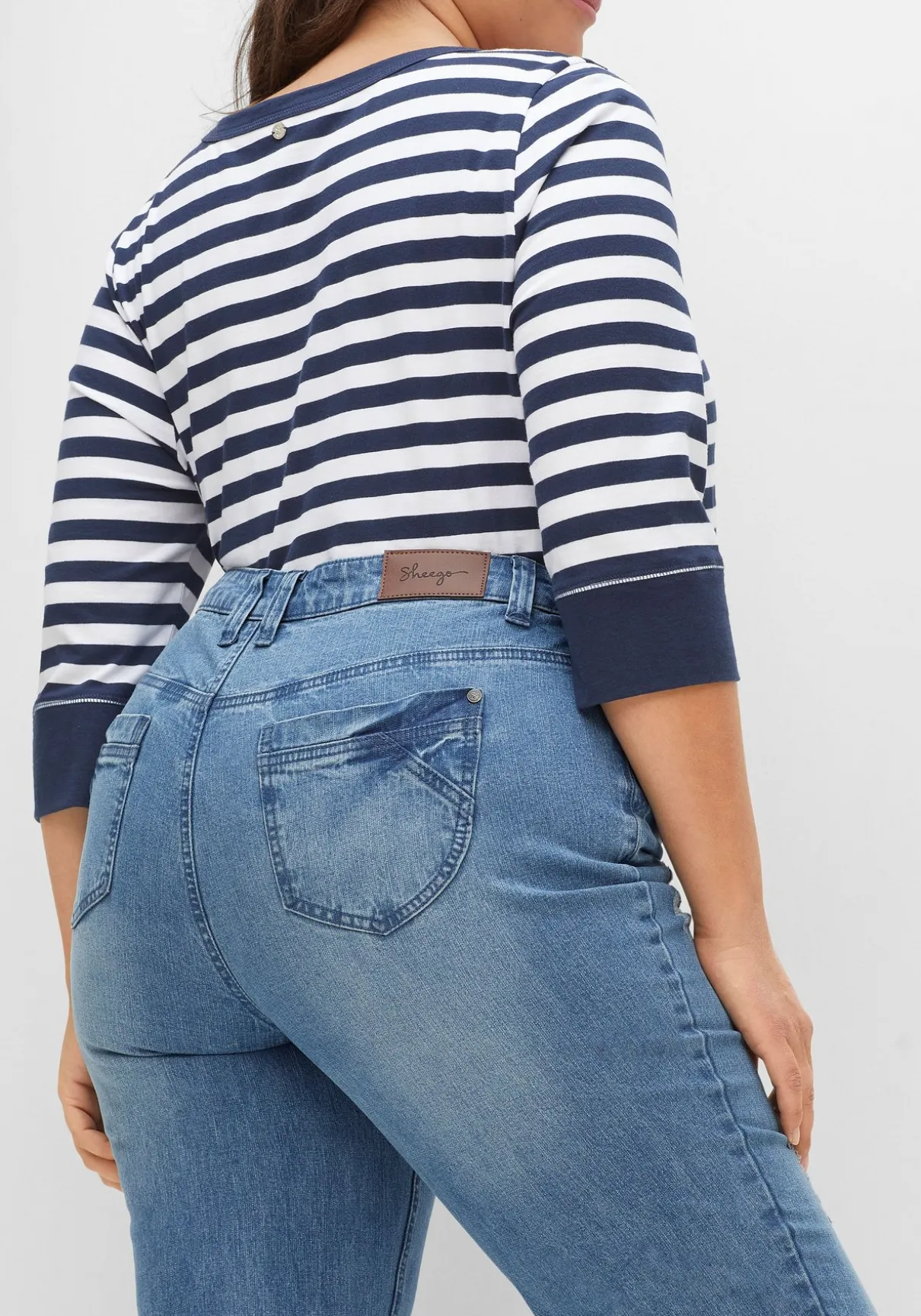 Schmale 7/8-Jeans mit Destroyed-Effekten