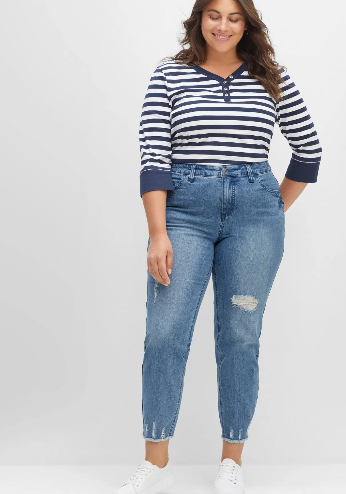 Schmale 7/8-Jeans mit Destroyed-Effekten