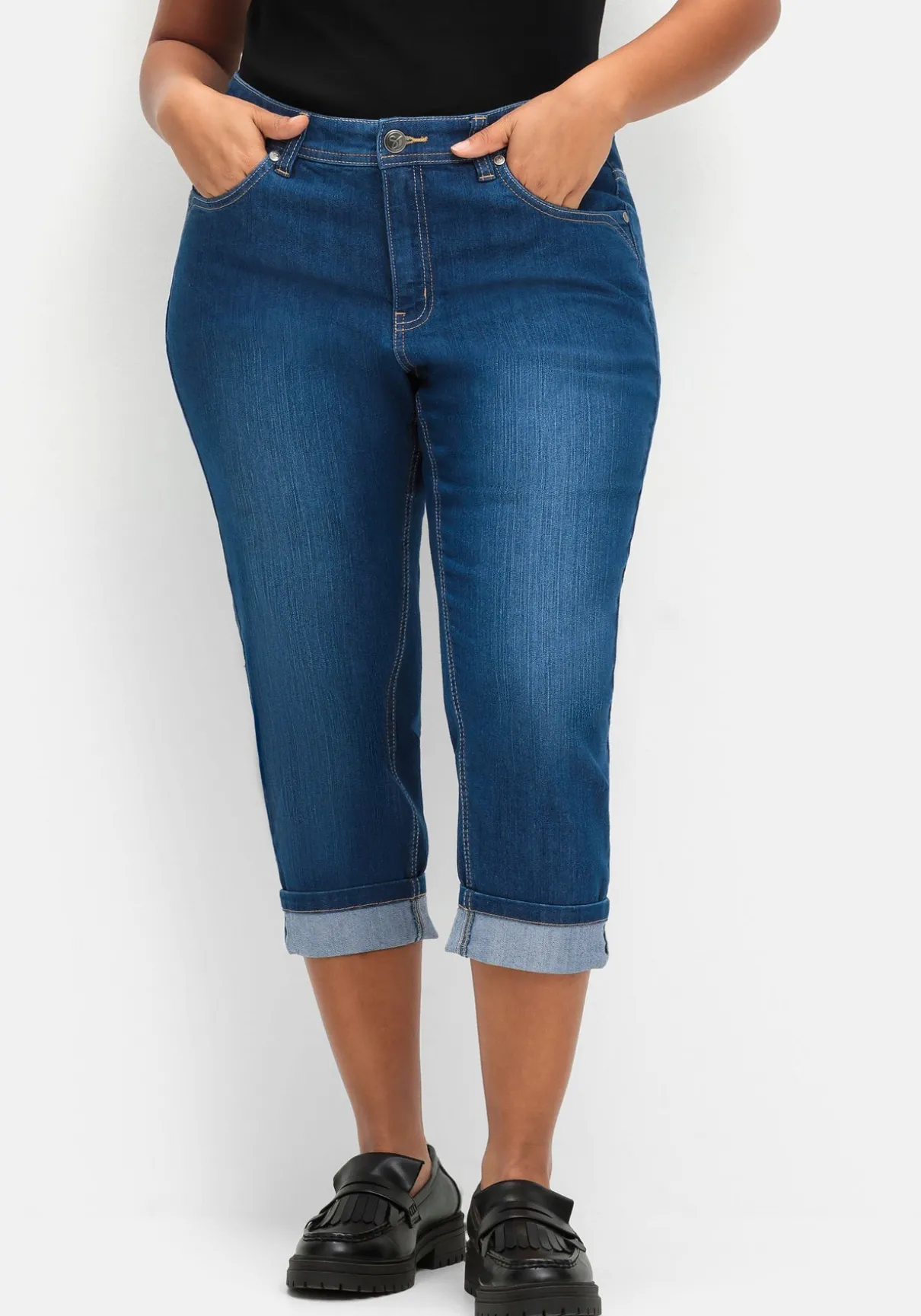 Schmale 7/8-Jeans mit Kontrasttape innen am Saum