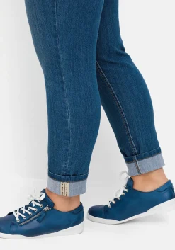 Schmale Jeans mit Kontrastnähten