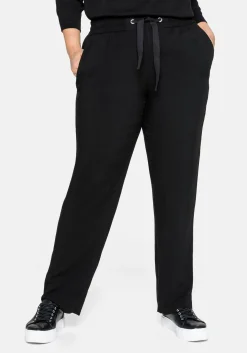 Schmale Joggpants mit Schlupfbund und Eingrifftaschen