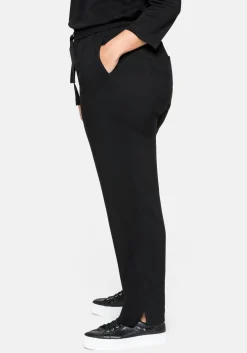 Schmale Joggpants mit Schlupfbund und Eingrifftaschen