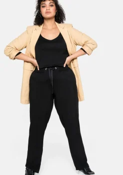 Schmale Joggpants mit Schlupfbund und Eingrifftaschen