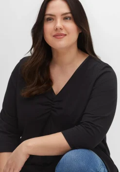 Shirt aus Jersey, mit V-Ausschnitt und Kellerfalte