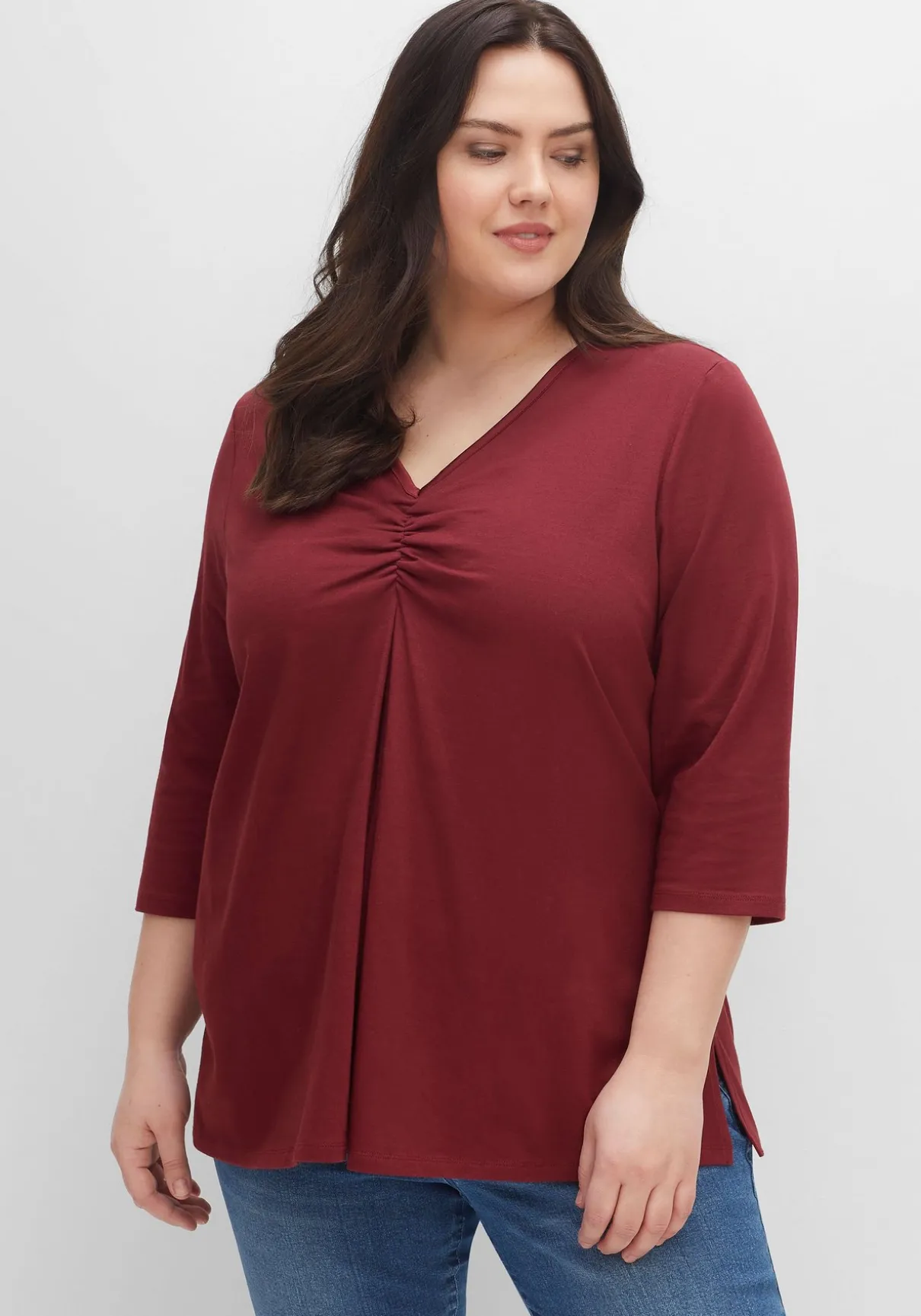 Shirt aus Jersey, mit V-Ausschnitt und Kellerfalte