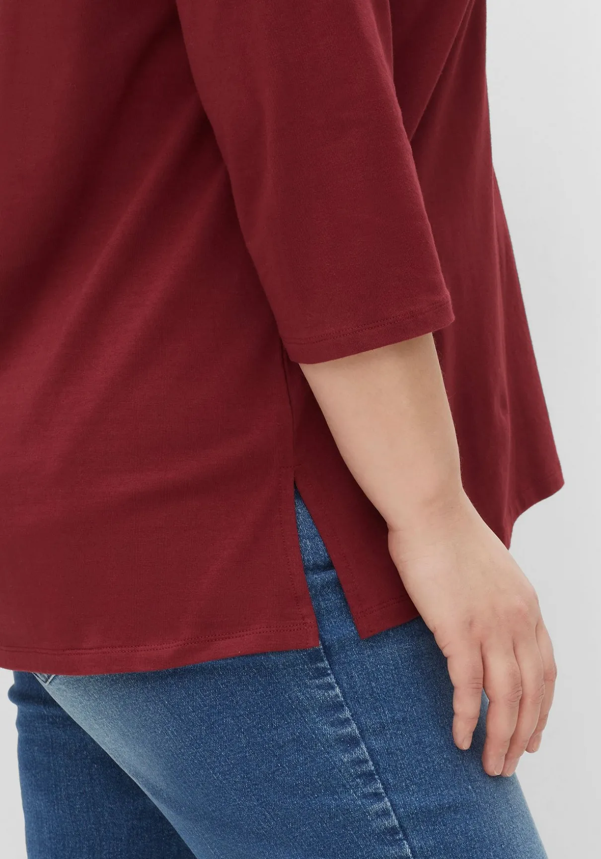 Shirt aus Jersey, mit V-Ausschnitt und Kellerfalte