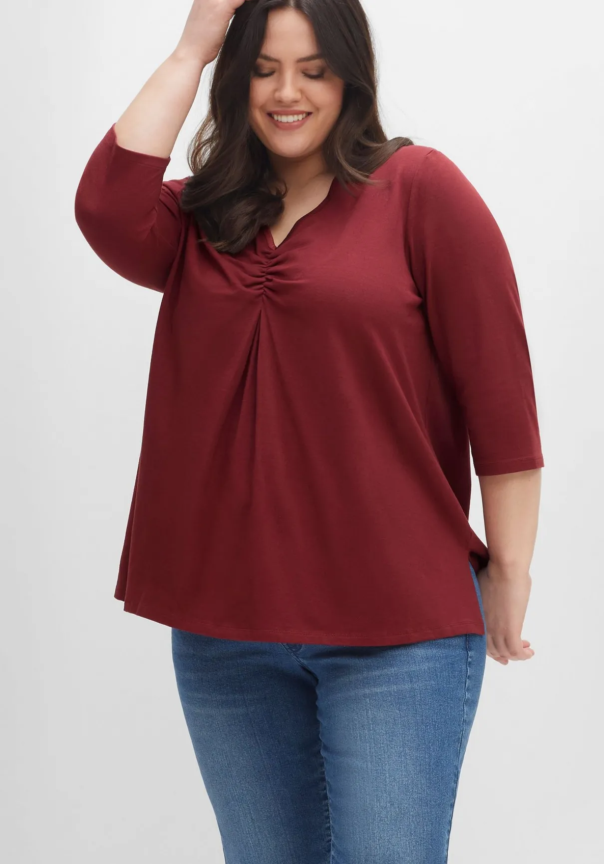 Shirt aus Jersey, mit V-Ausschnitt und Kellerfalte