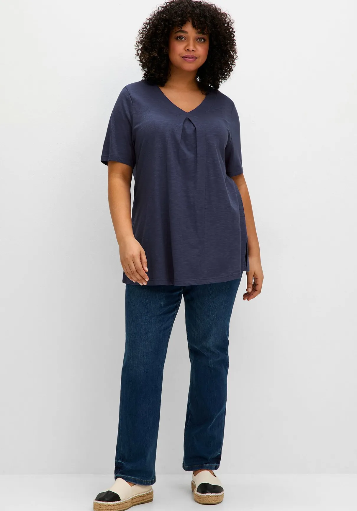 Shirt in A-Linie, mit V-Ausschnitt und Kellerfalte