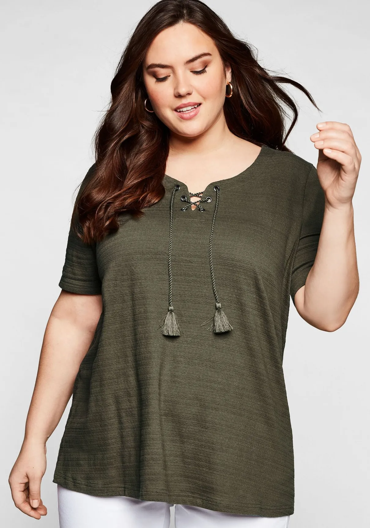 Shirt in Jacquard-Optik, Bindeband am Ausschnitt