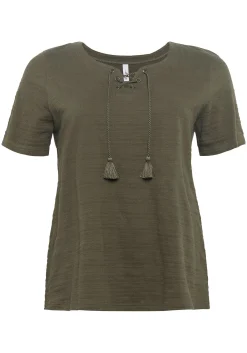 Shirt in Jacquard-Optik, Bindeband am Ausschnitt