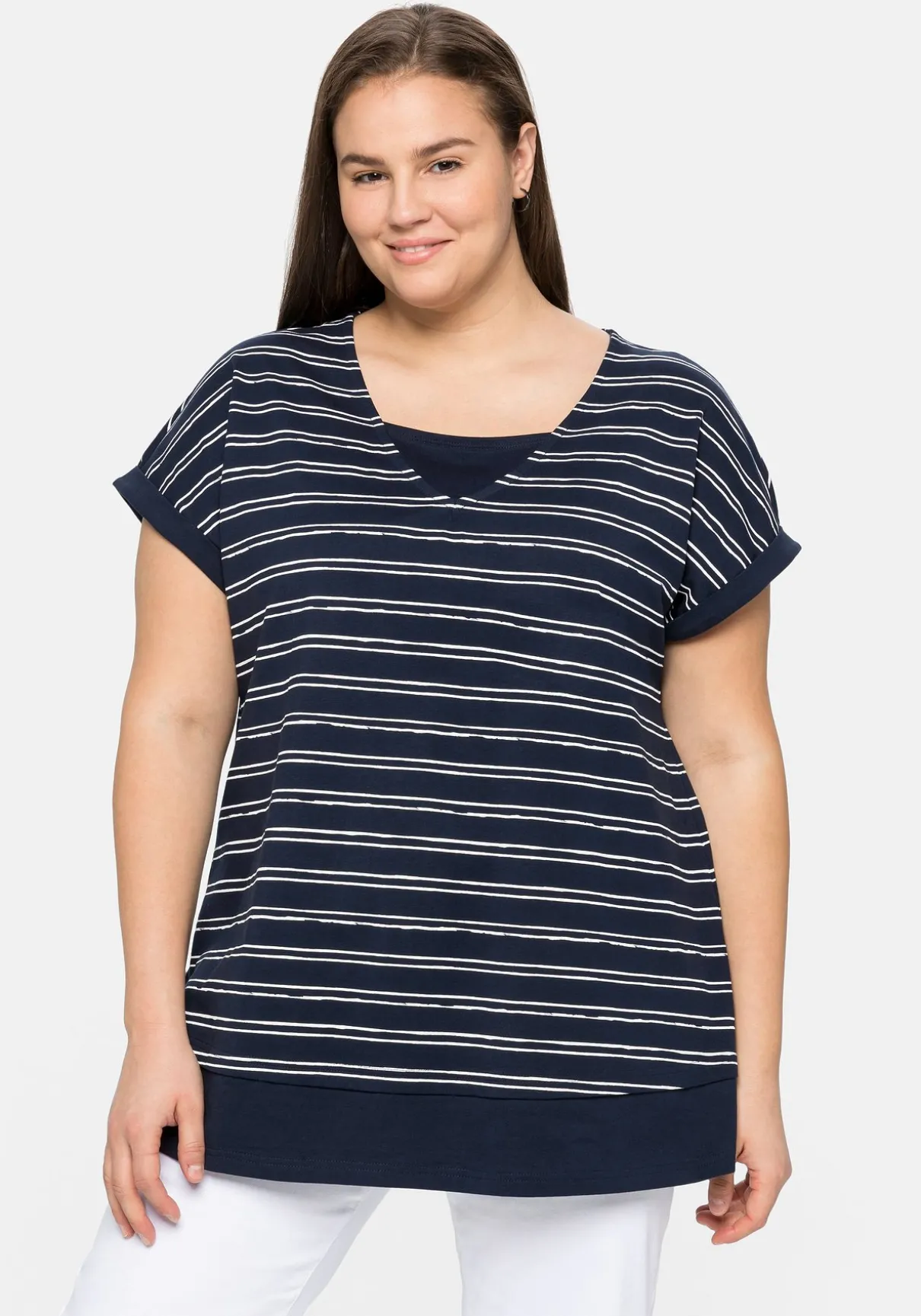 Shirt in Layeroptik, mit dezenten Streifen