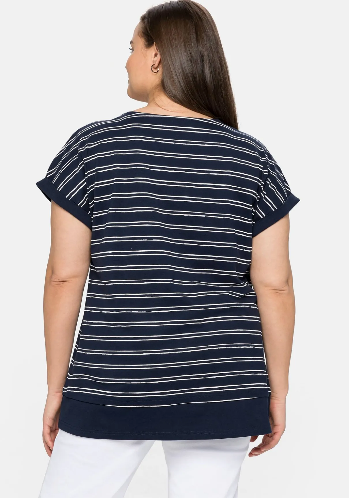 Shirt in Layeroptik, mit dezenten Streifen